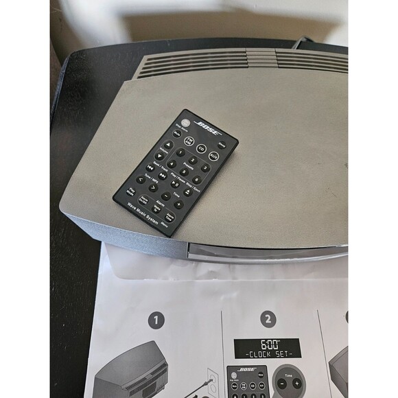 Bose Wave Music System CD Player AM/FM Radio - includes iPhone docking station - Picture 4 of 10